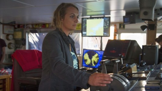 Detuvieron a la joven capitana de barco que entró con migrantes a Italia sin permiso