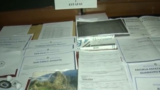 Cayó una banda de que vendía falsos títulos secundarios, terciarios y universitarios