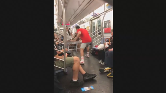 Ping Pong en el lugar más incómodo y molesto