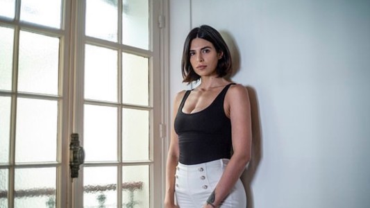 El calvario de Negzzia: tuvo que huir de Irán por posar desnuda y ahora vive en las calles de París