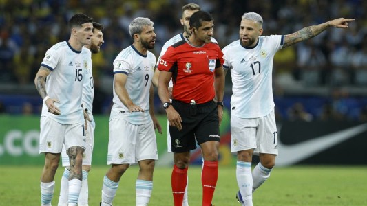 La AFA presiona a la Conmebol: reclama los audios del VAR de Brasil-Argentina