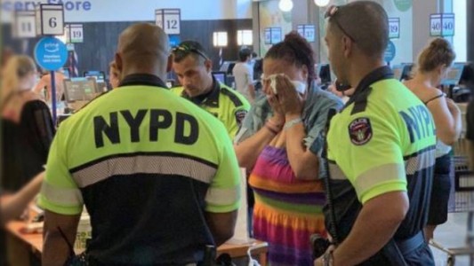 Robó un supermercado por hambre y en vez de detenerla le pagaron la comida