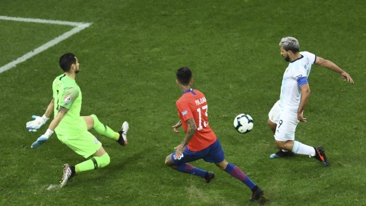 Argentina le ganó a Chile un partido muy picante y se tomó revancha