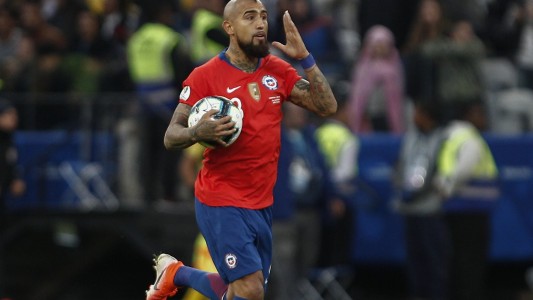 ¿Fue penal para Chile?: la polémica decisión del VAR en el triunfo de Argentina