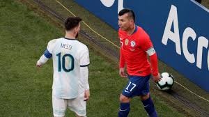 Medel, tras la expulsión: "El árbitro hizo las cosas muy mal"