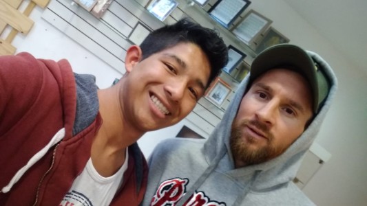 Tras la Copa América, Messi fue a sacarse una foto carnet y revolucionó un shopping rosarino