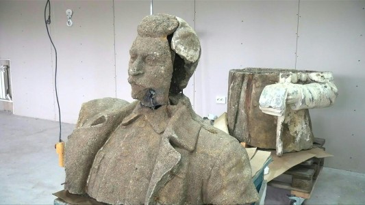 Stalin emerge de las aguas en una ciudad rusa