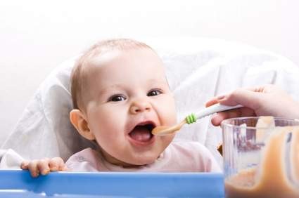 OMS: los alimentos para bebés tienen demasiado azúcar