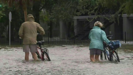 Barry se debilita, pero siguen las alertas por tornados y lluvias en EEUU