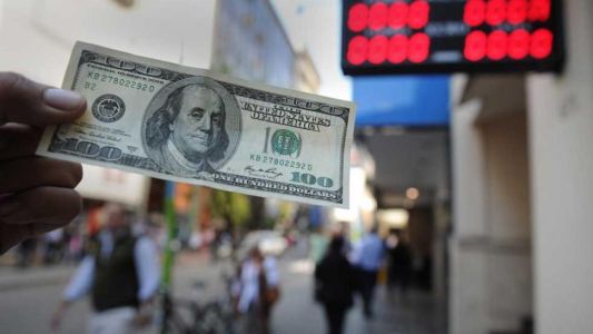 Marzo fue el mes récord en compra de dólares, según la AFIP