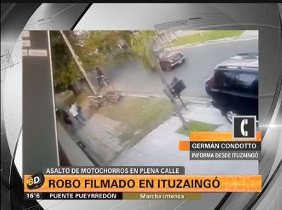 Así roban a metros de una comisaría en Ituzaingó