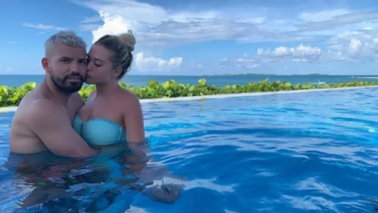 Las fotos románticas de las vacaciones del Kun Agüero y su nueva novia