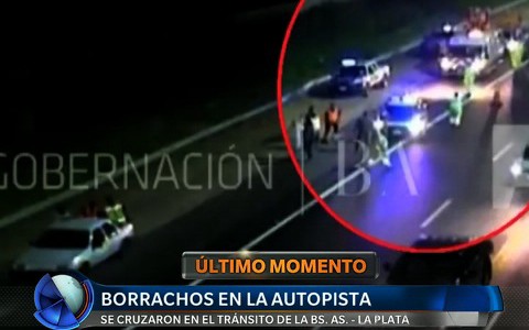 Video: Borrachos en la autopista Buenos Aires-La Plata causan pánico entre los automovilistas