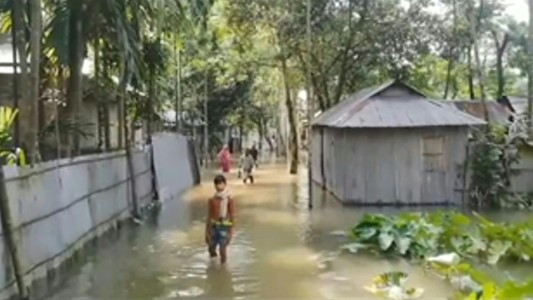 Lluvias dejan cerca de 200 muertos en Asia