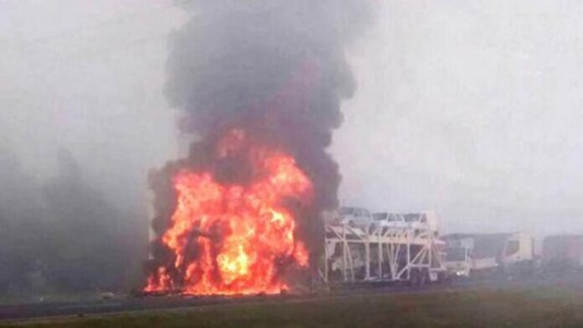 Dos muertos en un choque múltiple en la ruta 9 por la niebla que produjo un incendio intencional
