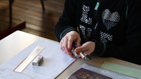 Estudiante interrumpe un examen para dar a luz y vuelve para continuarlo antes de una hora