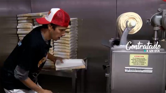 Contratado por un día: Roberto Funes Ugarte se prueba en una fábrica de pastas