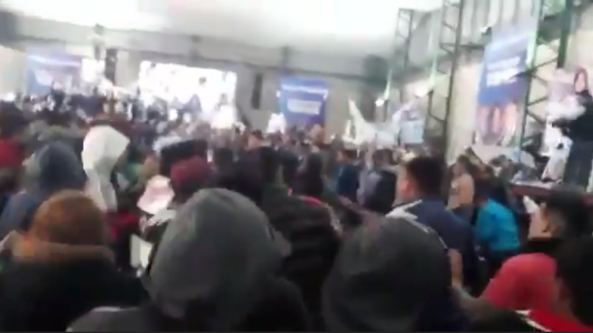 Un acto del PJ riojano terminó  a los sillazos