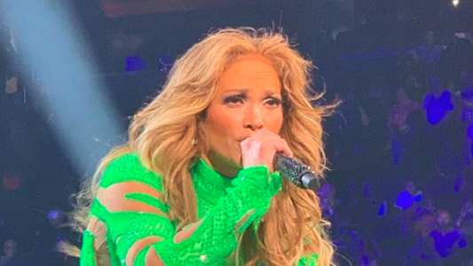 Jennifer López en jogging y ojotas por la calles de Nueva York: ¿qué se puso en la cabeza?