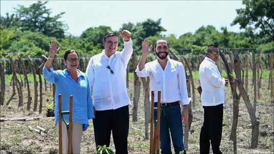 El Salvador y México lanzan plan para atenuar la migración