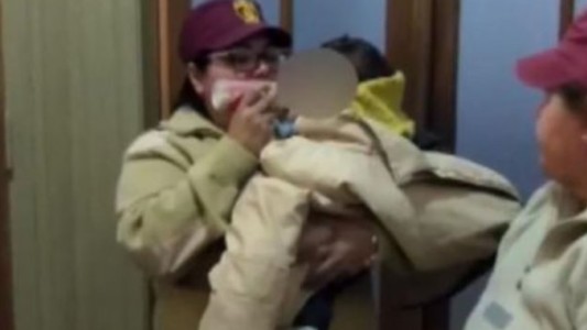 Rescatan a una beba cuando su mamá alcoholizada la estaba golpeando