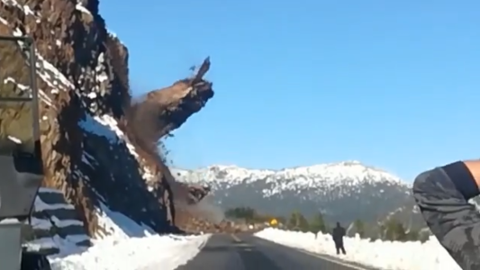 El impactante derrumbe de una montaña en la ruta 40