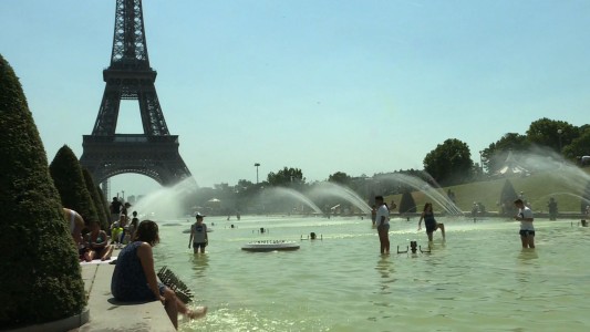 La ola de calor derrite a los parisinos
