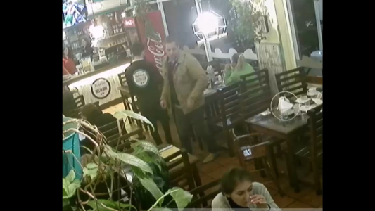 La pareja "comegratis" acecha los restaurantes de Carlos Paz