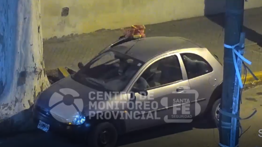 Ladrón atrapado cuando estaba asaltando un auto