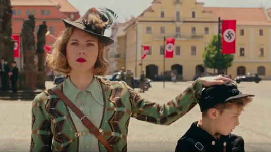 Lo nuevo de Scarlett Johansson: una sátira sobre el nazismo