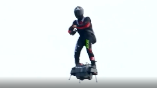 El hombre volador intentará cruzar el Canal de la Mancha