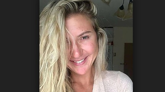 Video: una mujer corrió y atrapó a un hombre que le había mostrado los genitales mientras corría