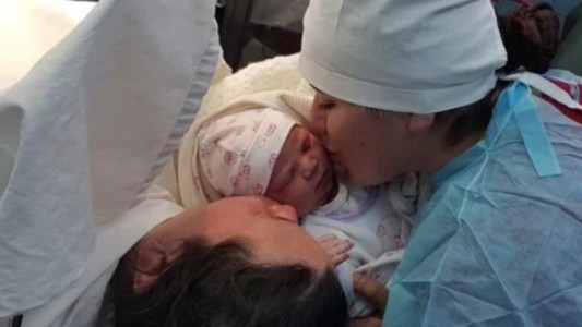 Juez ordena dar licencia por maternidad a una madre no gestante