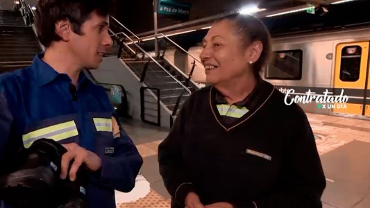 Contratado por un día: Roberto Funes Ugarte limpia los vagones del subte