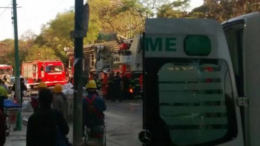 Se desplomó un montacargas desde un piso 32