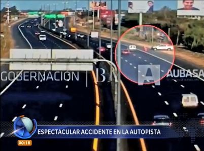 Espectacular accidente en la autopista