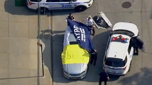 Dejó a sus hijos en el auto y los encontró muertos 8 horas después