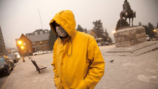 Volcán Calbuco: denuncian fuerte suba en los precios de los barbijos y el agua en la Patagonia