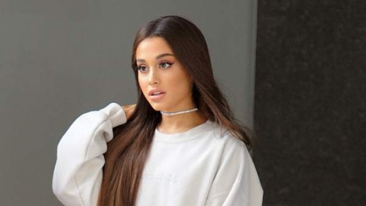 Ariana Grande, muy criticada en las redes sociales por bromear sobre una nena asesinada
