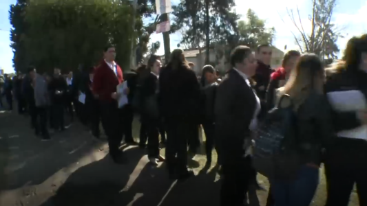 Un kilómetro de cola para entrar a trabajar en la cárcel