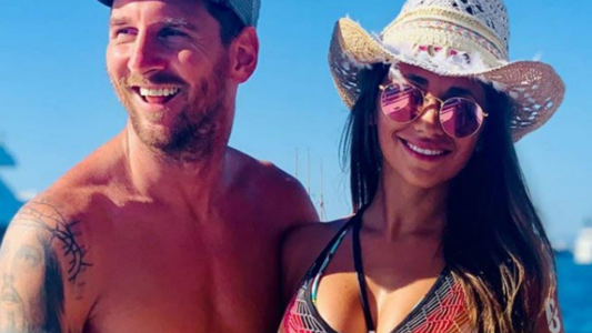 Un fuego: las fotos Antonela y Messi en un barco en Ibiza