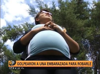 Motochorros golpearon y asaltaron a una embarazada en Córdoba