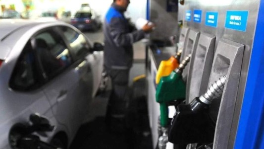 El aumento de la nafta previsto en agosto sería absorbido por las petroleras