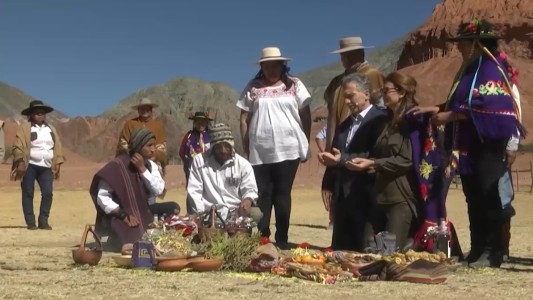 Macri llegó a Jujuy con Juliana Awada para participar de la ceremonia a la Pachamama