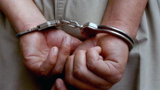 Se escapó el ladrón que fue detenido al disfrazarse de sepulturero