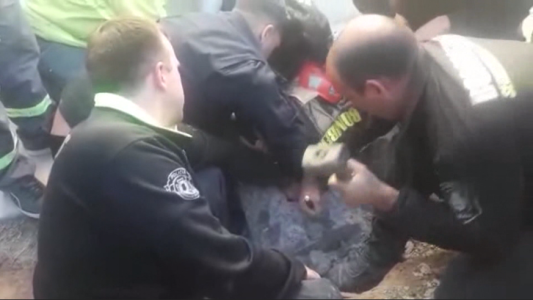 Así fue el rescate del nene atrapado en una alcantarilla