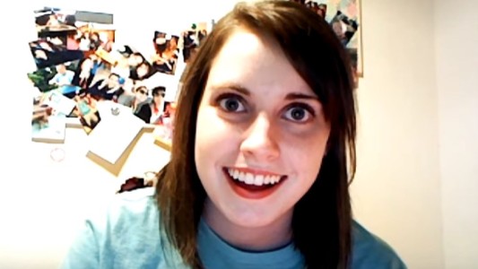 Laina Morris, la joven del meme de la "novia psicópata", se retira de las redes sociales por una depresión