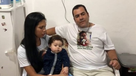 Juntaban dinero para tratar la rara enfermedad de su hijo: su padre se gastó el dinero en prostitutas, drogas y alcohol