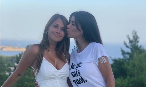 Video: la arriesgada acrobacia de Antonela Roccuzzo para tirarse a la pileta y su foto puro amor con Lionel Messi