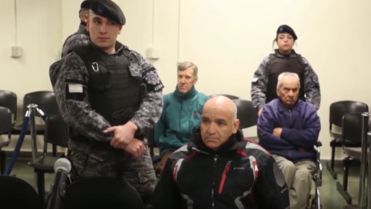 Los curas acusados de abusar de chicos sordomudos en el banquillo